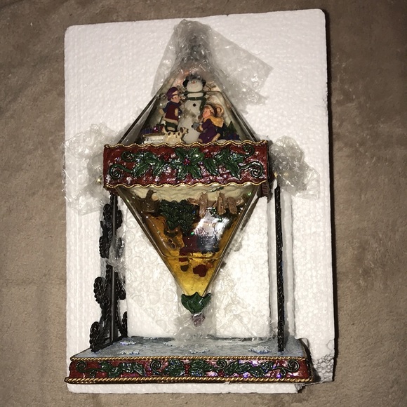 Kirkland signature Rotating Pyramid Waterglobe Christmas Decor 💕 - Picture 4 of 8